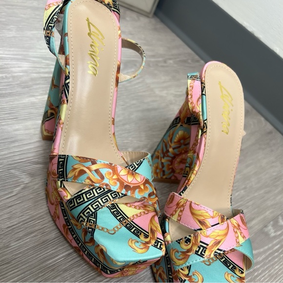 Multi Abstract Platforms - Picture 2 of 2